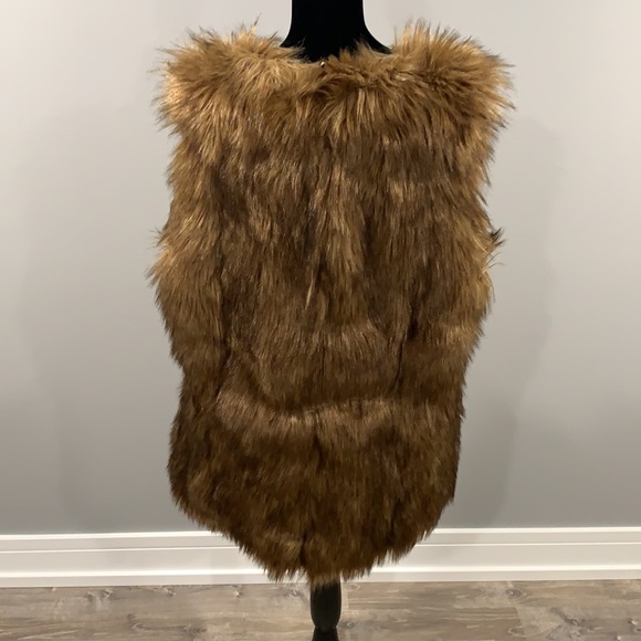 Brown Furrry Vest! π» - Picture 3 of 6